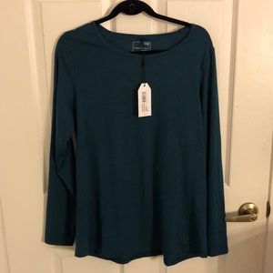 NWT Universal Standard Active Tee